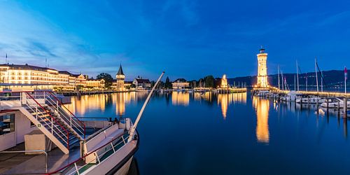 Panorama Lindau haven aan het Bodenmeer bij nacht