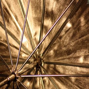 Goldener Regenschirm