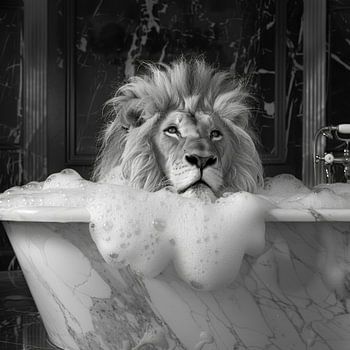 Un lion majestueux dans la baignoire - une œuvre d'art imposante pour vos toilettes