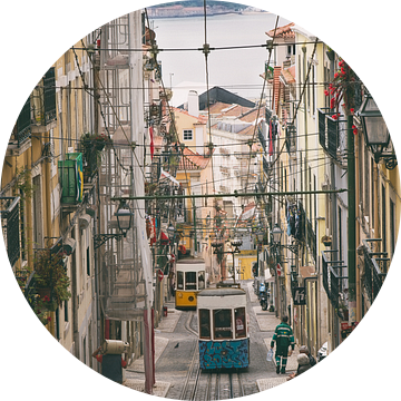 De kleine straten van Lissabon van Fulltime Travels