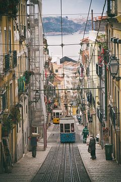 De kleine straten van Lissabon van Fulltime Travels