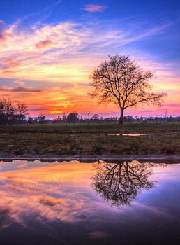 Prachtige lucht tijdens zonsondergang in Zenderen (Overijssel).