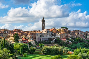 Die Skyline des Dorfes Peccioli, Toskana