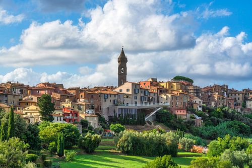 Die Skyline des Dorfes Peccioli, Toskana von Stefano Orazzini
