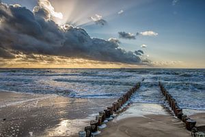 Wellenbrecher an der seewärtigen Nordseeküste bei Dishoek. Wout Kok One2expose von Wout Kok