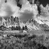 Almhütte in den Bergen in den Alpen  in schwarzweiss von Manfred Voss, Schwarz-weiss Fotografie