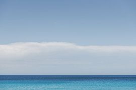 De azuurblauwe zee van Calabrië in Italië van Photolovers reisfotografie