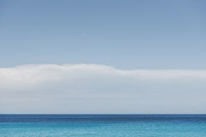 La mer azur de Calabre en Italie