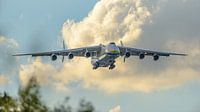 Imposante Antonov 225 vrachtvliegtuig.