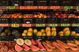 Oranje Tropisch Fruit. Landen en reizen. van Alie Ekkelenkamp