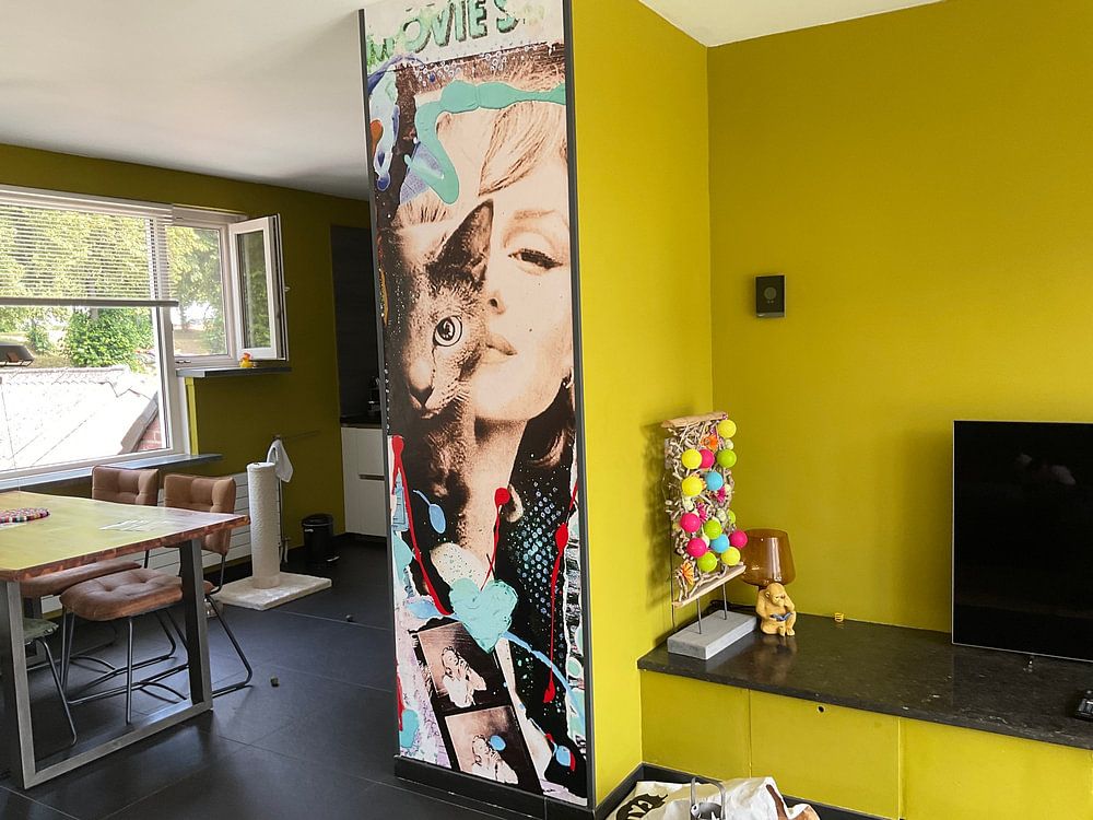 Marilyn Monroe und Katze  von Kathleen Artist Fine Art 