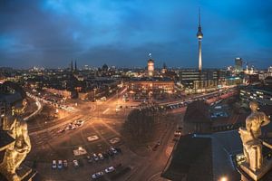 Berlin Skyline am Alten Stadthaus zur blauen Stunde von Jean Claude Castor