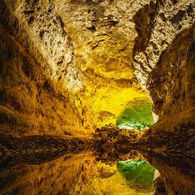 Cueva de los verdes by Laurens de Waard