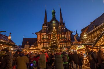 Kerstmarkt op het marktplein in Wernigerode van t.ART