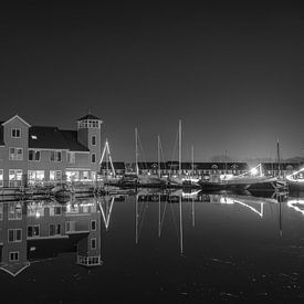 Reitdiephaven Groningen bij nacht, zwart wit by Han Kedde