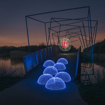 Lightpainting tijdens zonsondergang. Cubic bridge Zoetermeer van Jolanda Aalbers