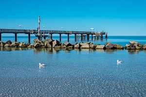 Seebrücke an der Ostseeküste in Wustrow
