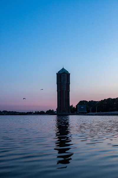 Der Wasserturm von Aalsmeer im Morgengrauen! von Peter Haastrecht, van