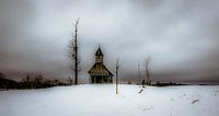 Kerk in Kroatie in een sneeuwlandschap begin februari