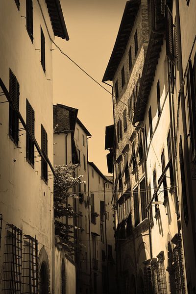 Toscane Italië Lucca Binnenstad Sepia van Hendrik-Jan Kornelis