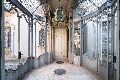 Chambre néoclassique abandonnée.