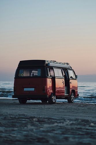 Vanlife on the beach - Blokhus, Denmark by Florian Kunde
