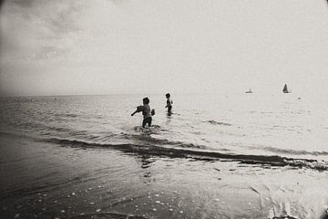 Children at sea by Images by Saskia - Foto & Film