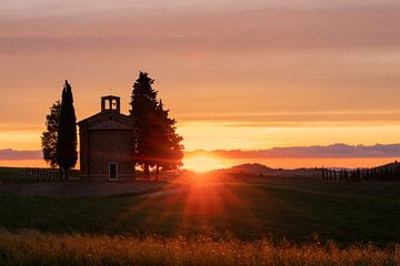 Sonnenuntergang an der Capella Della Madonna di Vitaleta San Quirico von Marga Vroom