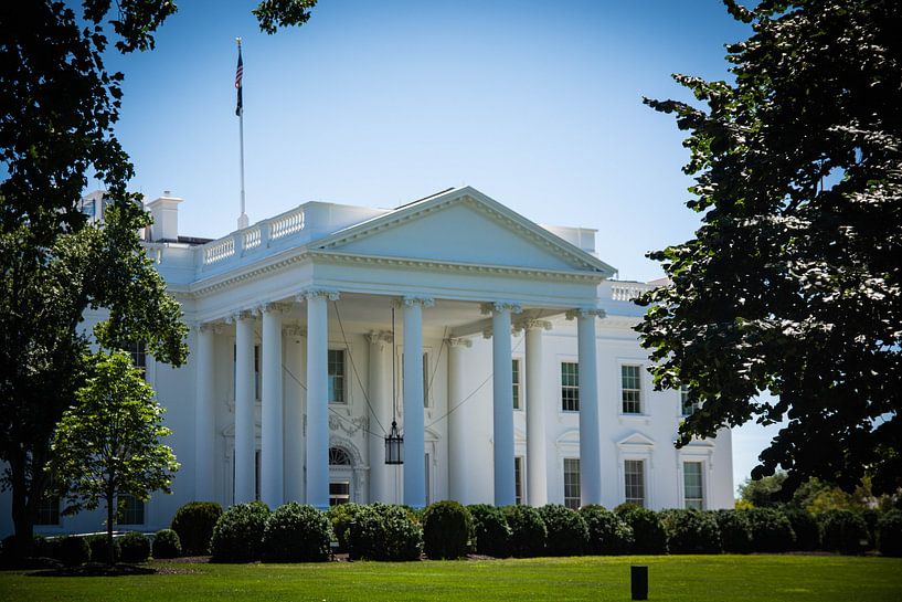 The White House by Dennis Langendoen