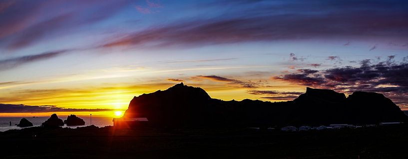 vestmannaejar sunset by Stefan Havadi-Nagy