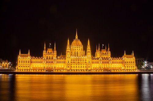 Budapest parliament building by LUNA Fotografie