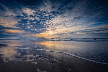 magnifique coucher de soleil le long de la côte néerlandaise sur gaps photography