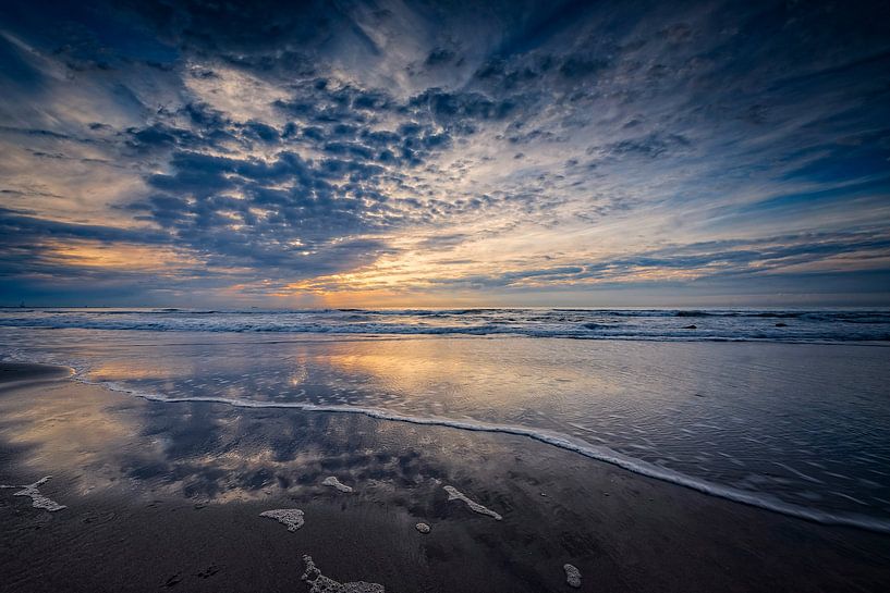 prachtige zonsondergang langs de Nederlandse kust  van gaps photography