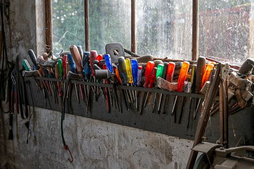 Alte Schraubenzieher in der Werkstatt