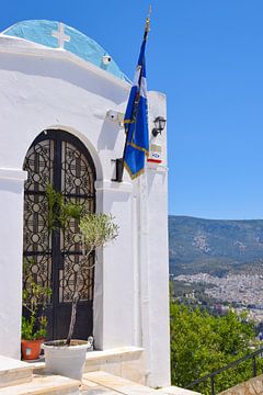 White and Blue on top of Lycabettus Hill van Ingrid de Vos - Boom