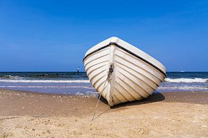 Fischerboot am Strand von Bansin auf der Insel Usedom