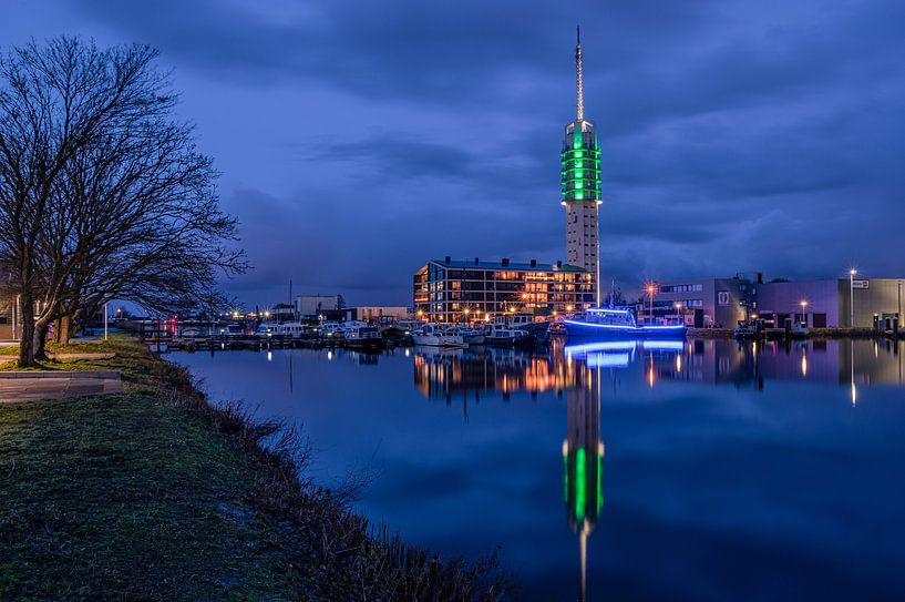 Beleuchteter Sendemast in Alphen aan den Rijn von Gijs Rijsdijk