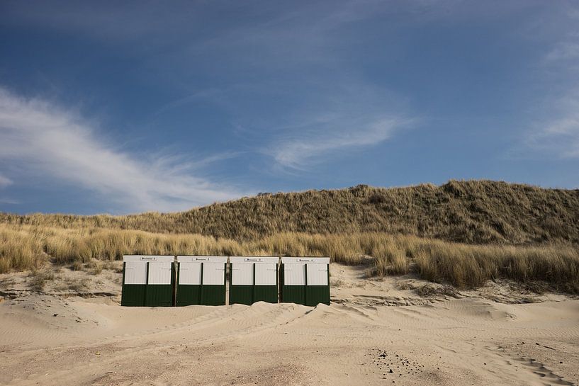 strandhuisjes op het strand in Zeeland van Marja van Noort