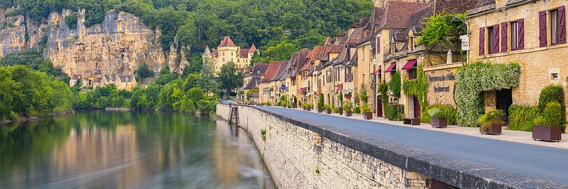 Panorama of a morning at La Roque Gageac by Henk Meijer Photography