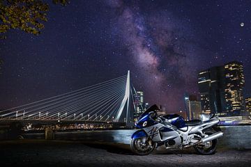 Suzuki Hayabusa bij de Erasmusbrug in Rotterdam. van Stefan van der Wijst