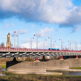 John Frost Brug Arnhem met trolleybus en Eusebiuskerk van Ton Bosman