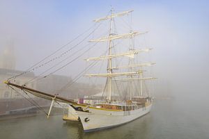 Alte Segelnschiffe machten am IJssel Kai in Kampen fest
