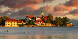 Wasserburg aan de Bodensee bij zonsondergang van Markus Lange