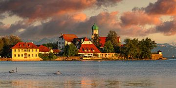 Wasserburg sur le lac de Constance au coucher du soleil sur Markus Lange
