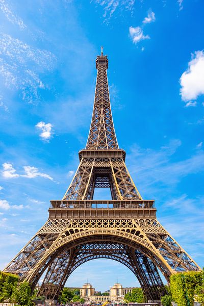 Eiffel Tower by Günter Albers