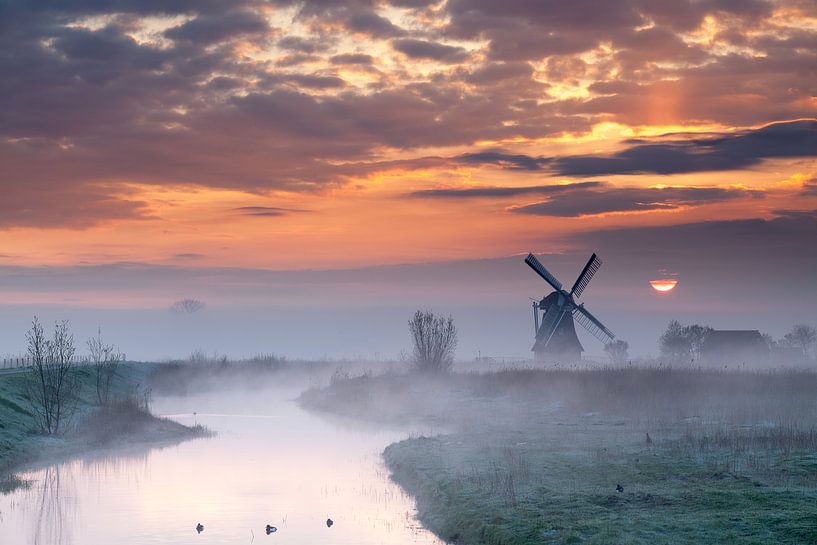 Moulin dans la brume par Ron Buist