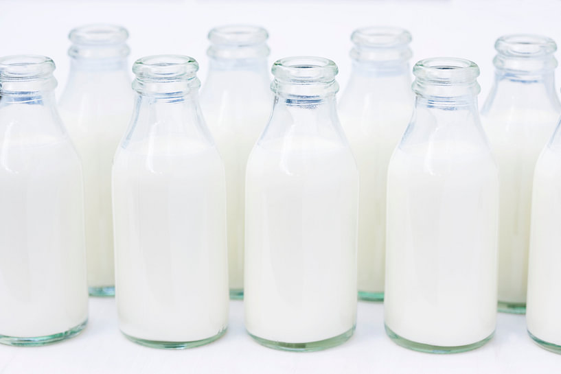 Kleine Sahneflaschen, geöffnet von BeeldigBeeld Food & Lifestyle