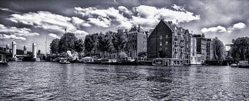 de grachtenpandjes aan de Prinsengracht op een heerlijk zomerse dag van Hans de Waay