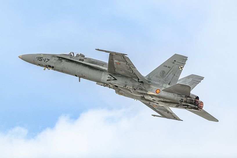 Spaanse EF-18A Hornet Demo Team. van Jaap van den Berg
