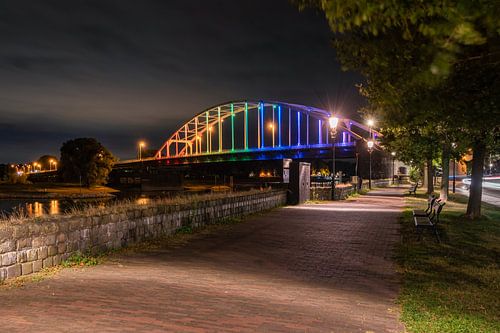 Wilhelmina-Brücke in Regenbogenfarben in Deventer